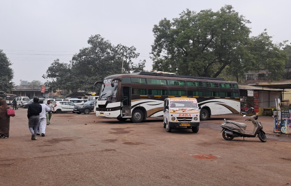Old Bus Stand, Omkareshwar – 300 meters (5 min walk)